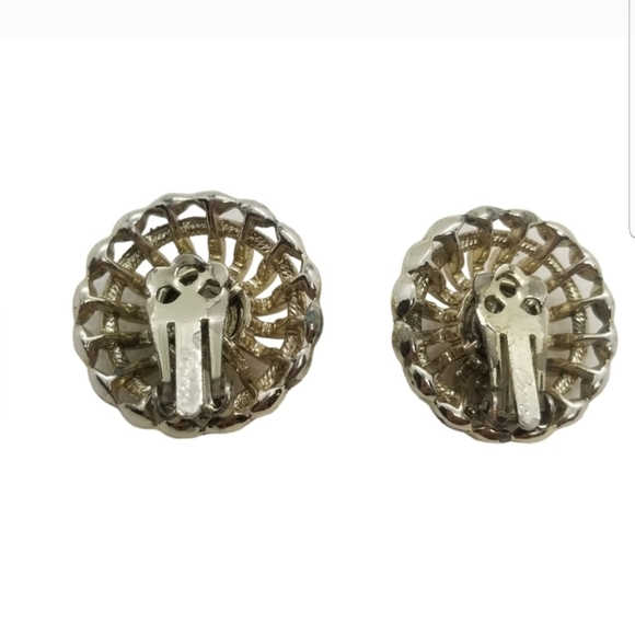 CORO VINTAGE 1950S GOLDTONE ORNATE BUTTON STYLE CLIP ON EARRINGS - Picture 5 of 7